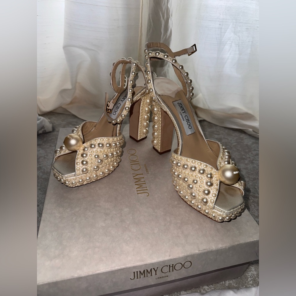Jimmy Choo Pearl Embellished White Bridal Heels size 38 - Picture 6 of 16